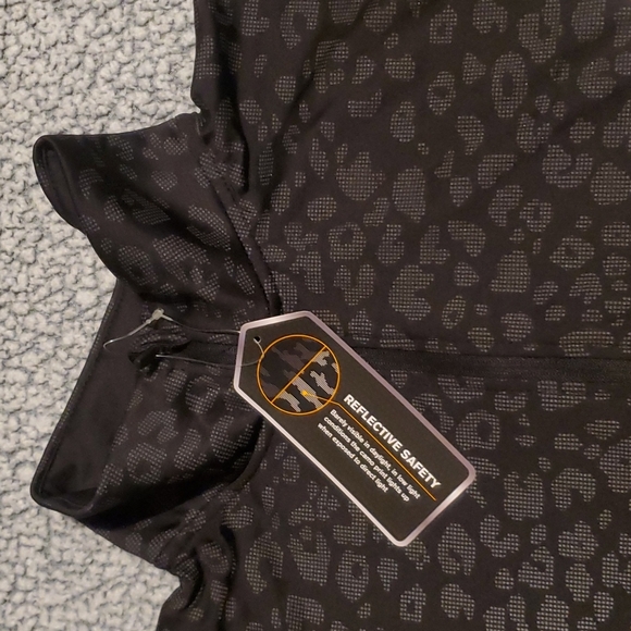 Avia Womens NWT sz L 12/14 Reflective Pullover - Picture 4 of 5